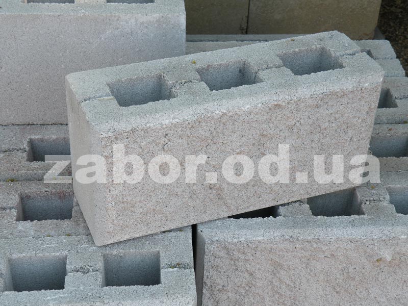 блок заборный серый 120/190/380 колотый, изготовлен из гранитного отсева и цемента М-550 в Одессе